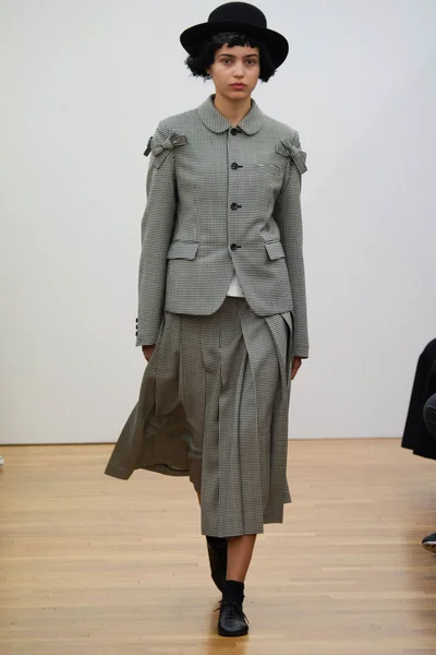 Look 30